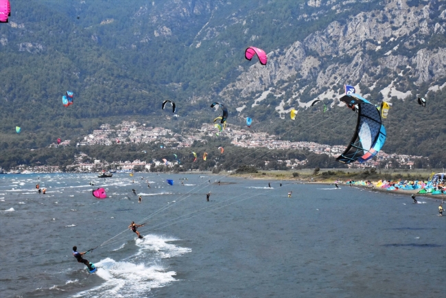 Dünyaca ünlü sörfçüler Gökova Körfezi'nde yarışacak